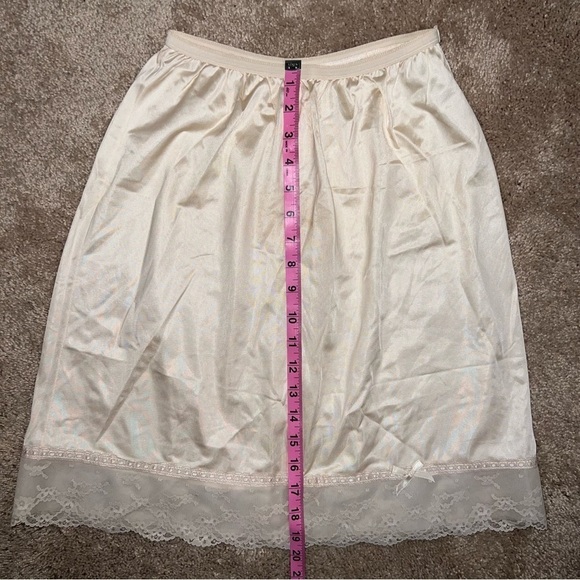 Vintage Cream Half Slip with Lace Hem and Bow Size Medium - Picture 4 of 9